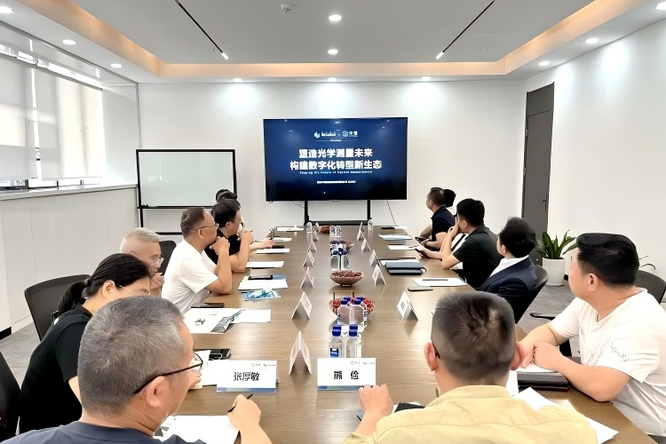 在座談交流環(huán)節(jié)，雙方圍繞如何更好地推動(dòng)產(chǎn)教融合進(jìn)行了深入探討